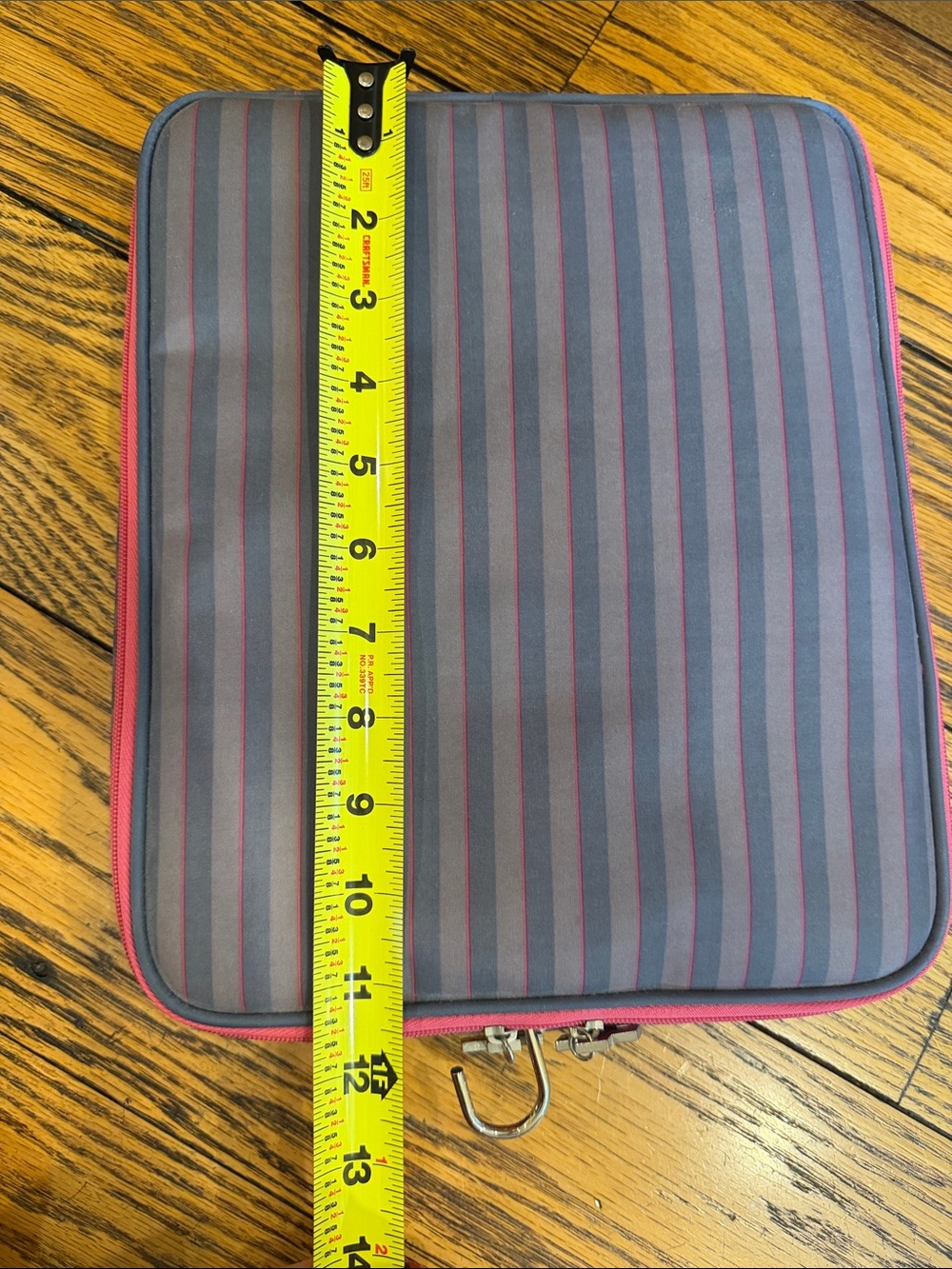 FASHION RESCUE PINK AND GRAY TRAVEL KIT WITH HANGAR AND FILLED ZIPPERED CASES - Picture 12 of 14